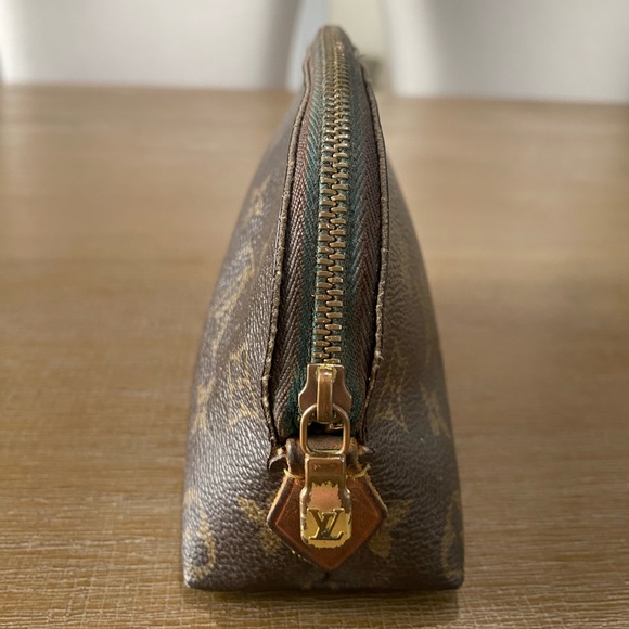 Louis Vuitton Cosmetic Bag - Picture 4 of 11